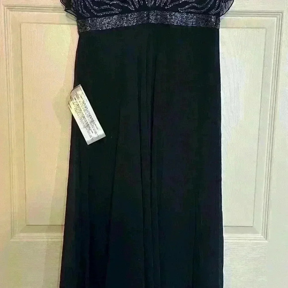 Jkara Women’s Embellished V Neck Evening Gown Size 6 NWT MSRP $369 - Picture 6 of 7